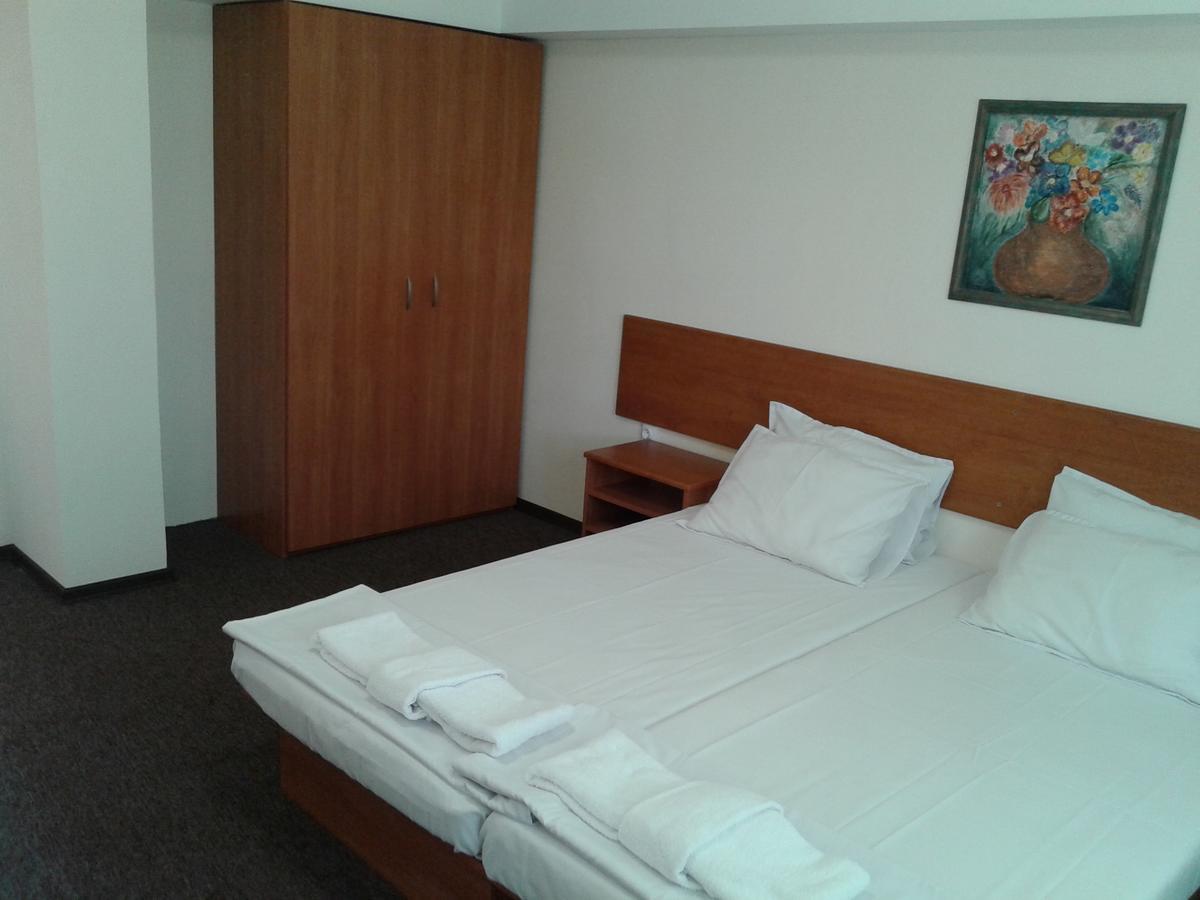 Hotel Stroitel ฮิซาเรีย ภายนอก รูปภาพ