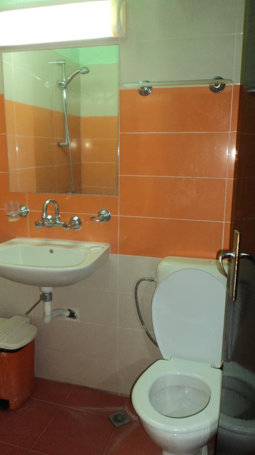 Hotel Stroitel ฮิซาเรีย ภายนอก รูปภาพ