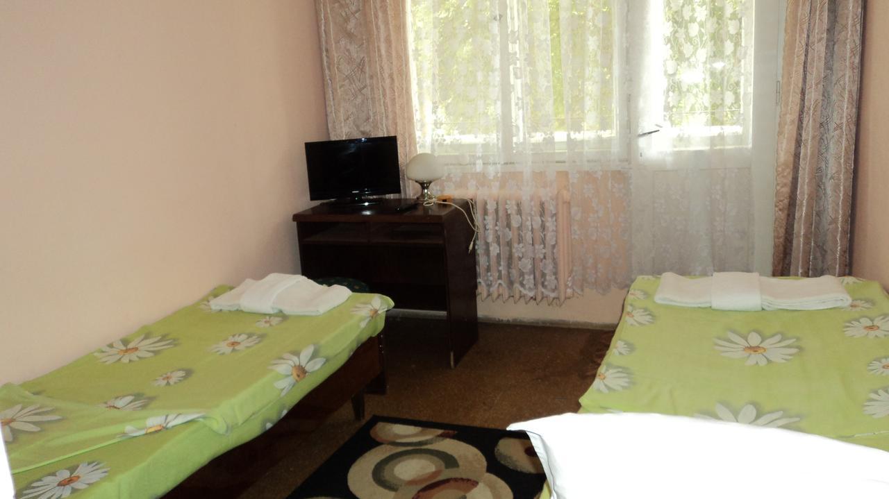 Hotel Stroitel ฮิซาเรีย ภายนอก รูปภาพ
