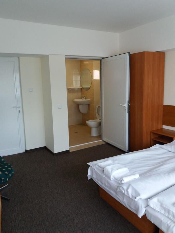 Hotel Stroitel ฮิซาเรีย ภายนอก รูปภาพ