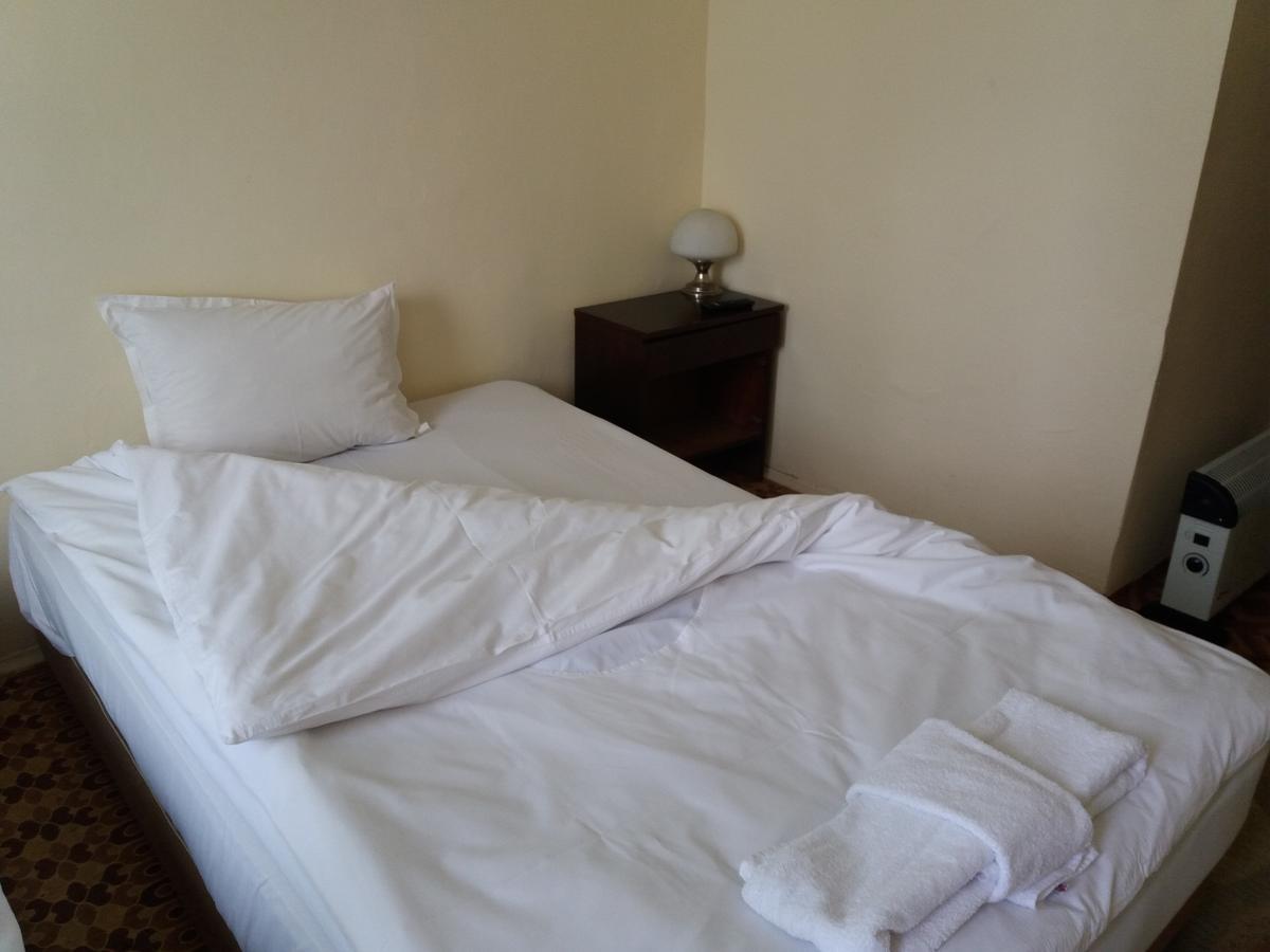 Hotel Stroitel ฮิซาเรีย ภายนอก รูปภาพ