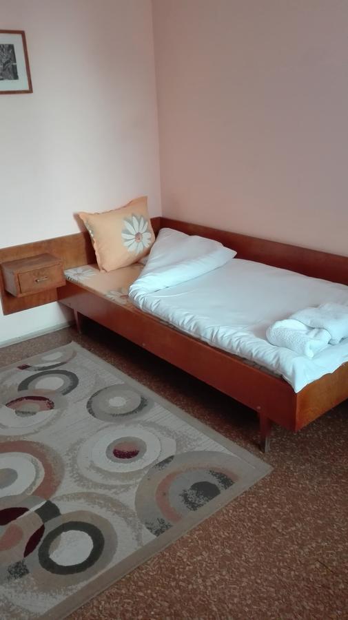 Hotel Stroitel ฮิซาเรีย ภายนอก รูปภาพ